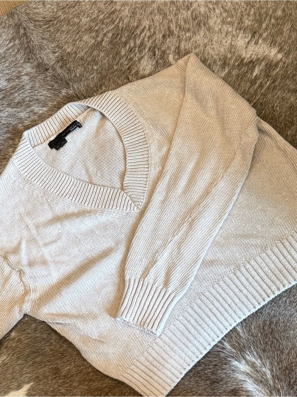360 Sweater Beige V-Neck Ribbed Trim Pullover